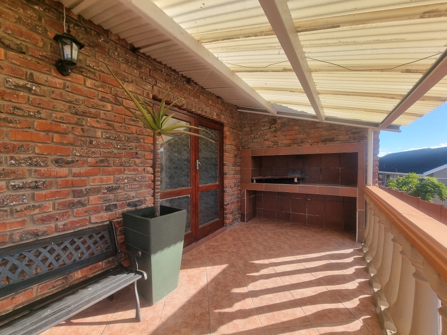 6 Bedroom Property for Sale in Heiderand Western Cape